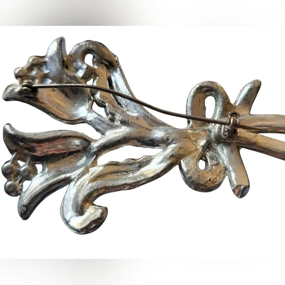 Vintage Large Floral Silver Tone And Rhinestone With Bow Detail Brooch - Picture 2 of 3